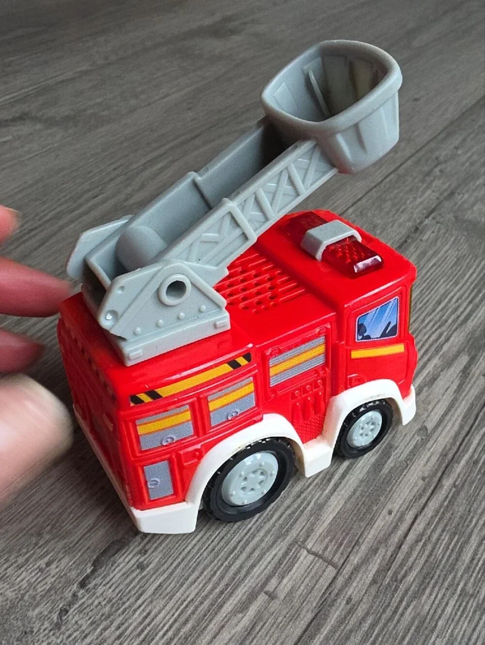 VTech Go! Go! Smart Wheels Fire Engine (RESCUE FIRE TOWER NOT INCLUDED)
